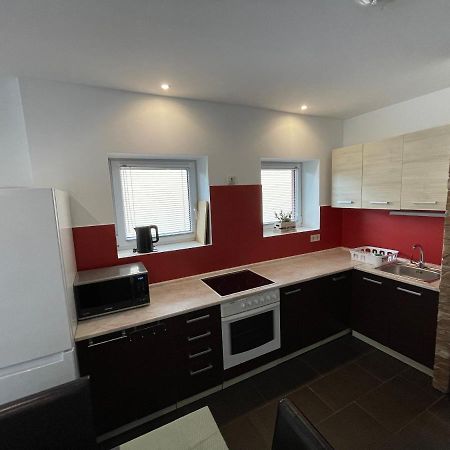Malibu Apartman & Jacuzzi Miskolc Exterior photo
